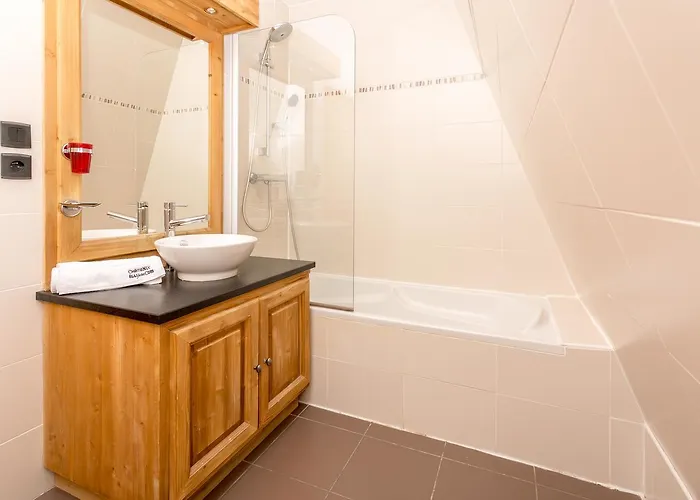 Le Paradis 18 & 18b Appts - Year Appartamento